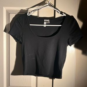This is a black crop top basic from H&M.